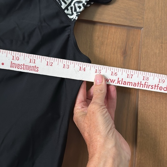 AXESEA Womens 10 Bathing Suit One Piece Swim Short Sleeve Zip front Black/White - Picture 10 of 10